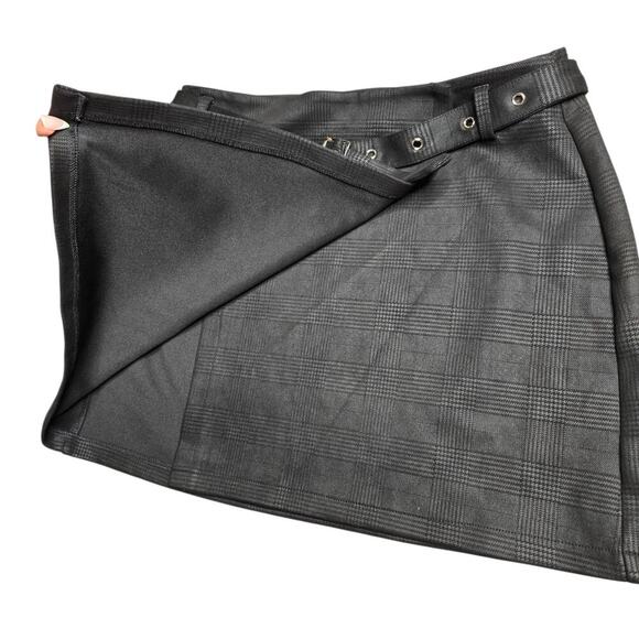 French Kiss Black Plaid Wrap Skirt Size: L - Picture 2 of 6